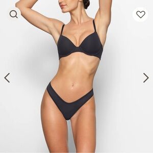 SKIMS Black Bra Wireless